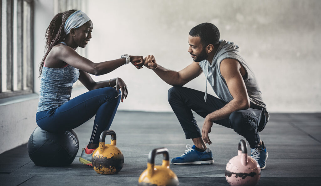 Personal trainer Toronto and female client